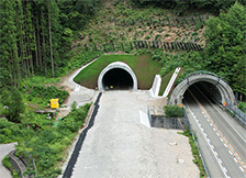 東海北陸自動車道　真木トンネル工事